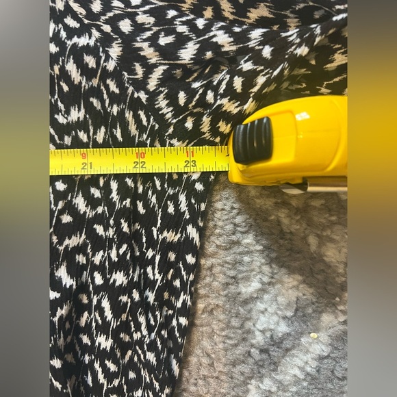 Black and White flowy Sleeve boho Tunic size 1X (SKU D-307) - Picture 7 of 7